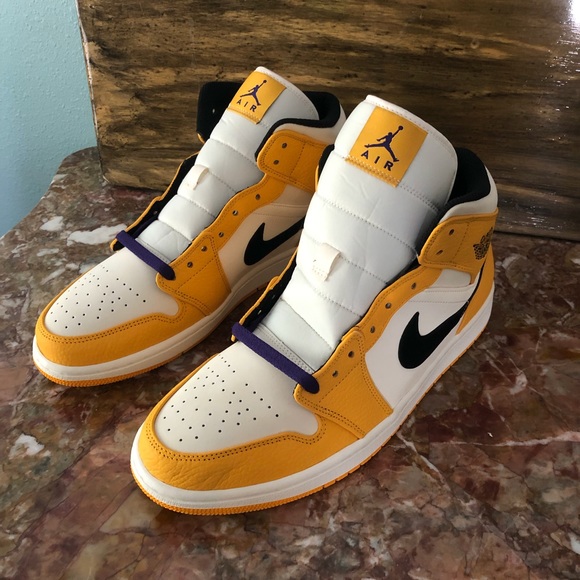 Air Jordan 1 Mid SE Lakers University Gold Purple - Picture 2 of 7